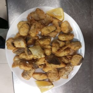 CAZÓN_EN_ADOBO._EN_TAPAS_Y_EN_PORTADA[1]